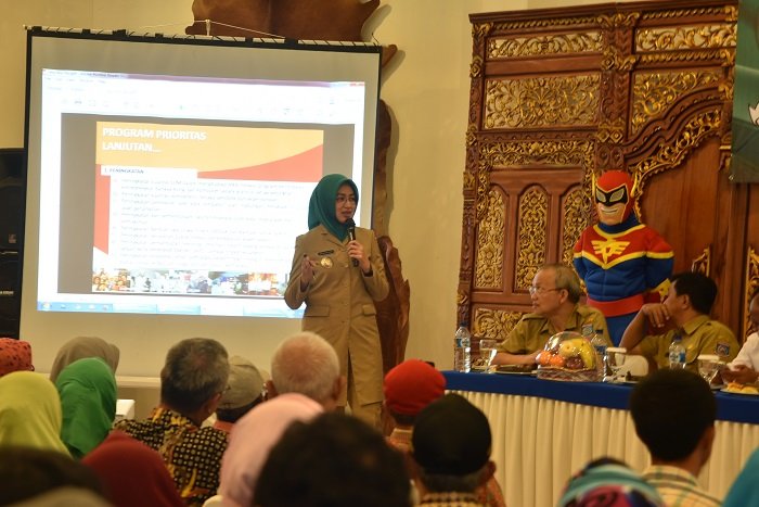 Terlindungi: Ini Sosok Super Hero Kebersihan di Tangsel